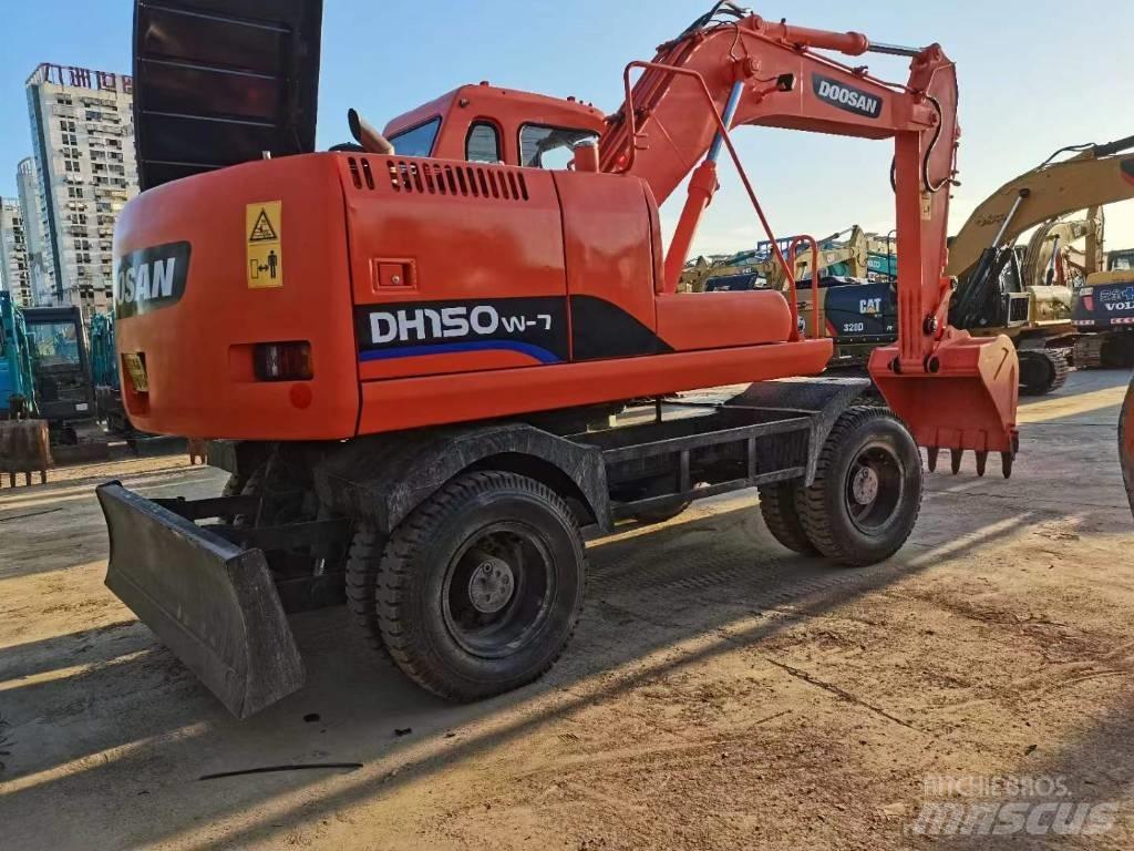 Doosan 150 W-7 Pelle sur pneus