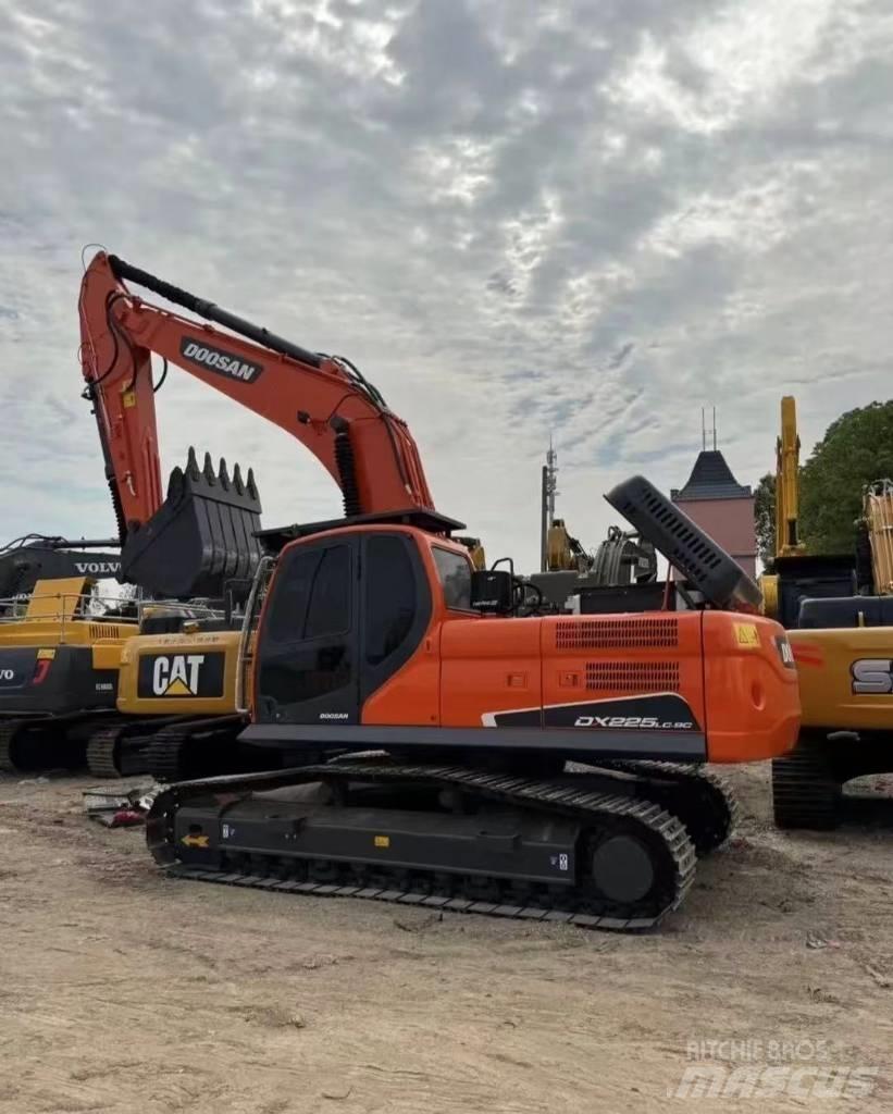 Doosan DX 225 Pelle sur chenilles