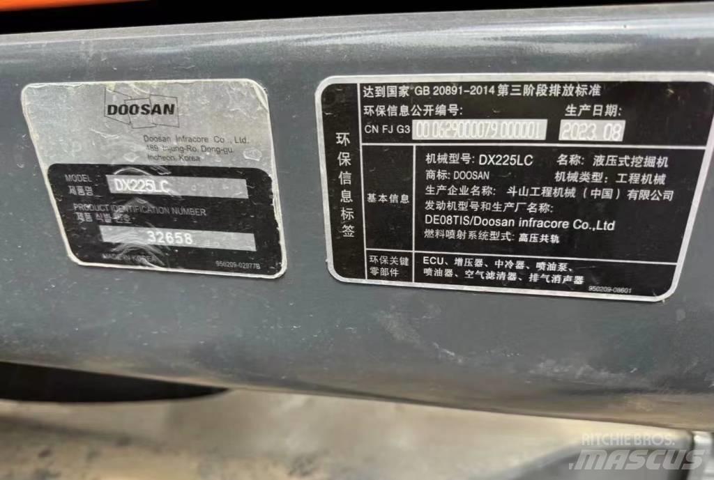Doosan DX 225 Pelle sur chenilles