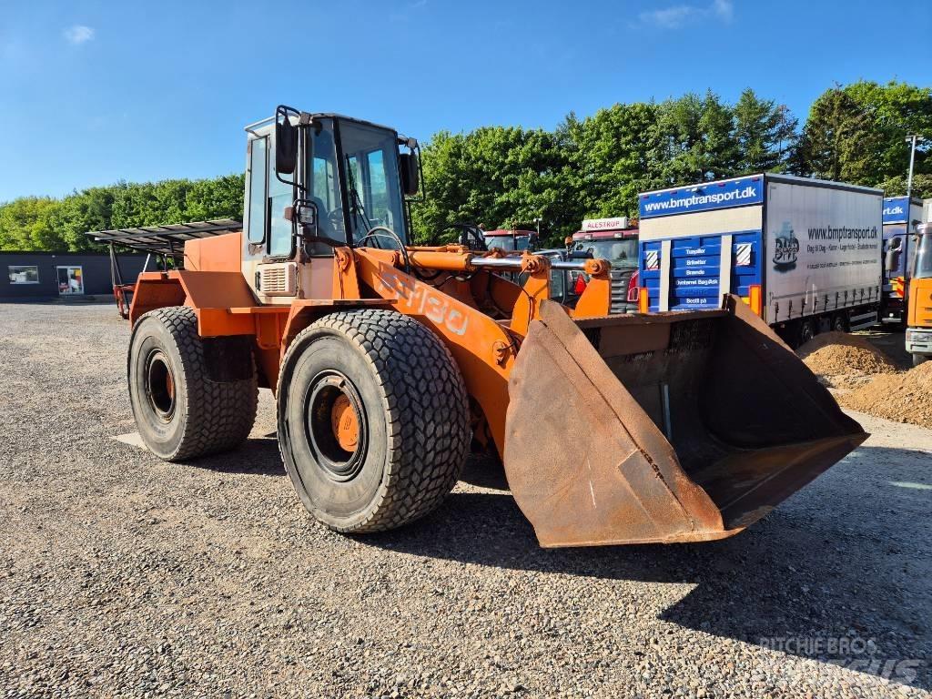 Hitachi FR 130 Chargeuse sur pneus