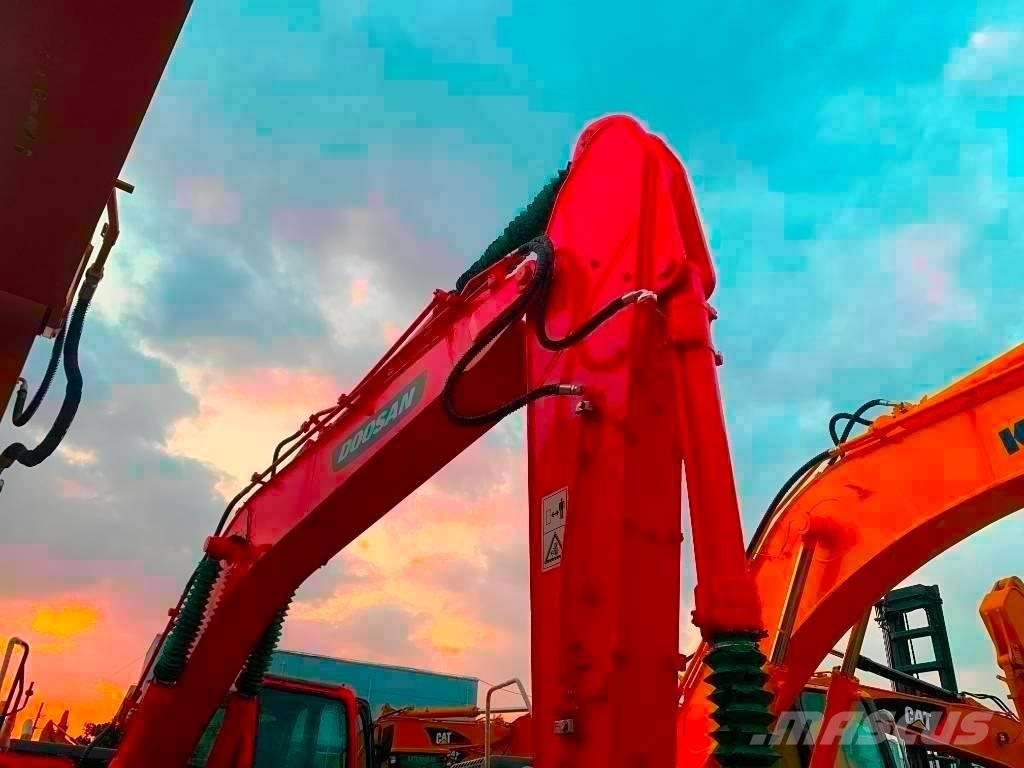 Doosan DX 225 LC Pelle sur chenilles