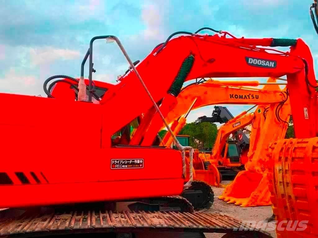Doosan DX 225 LC Pelle sur chenilles