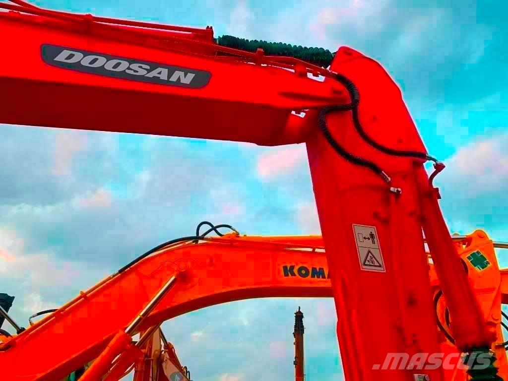 Doosan DX 225 LC Pelle sur chenilles