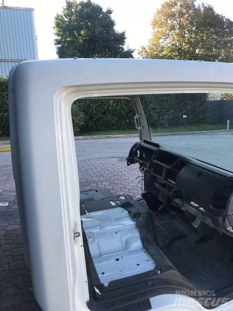 Renault Maxity Cabines