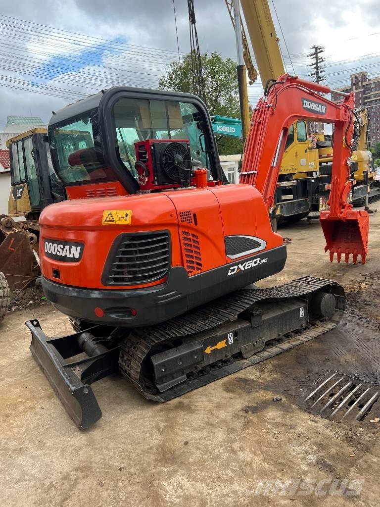 Doosan DX60 Pelle sur chenilles