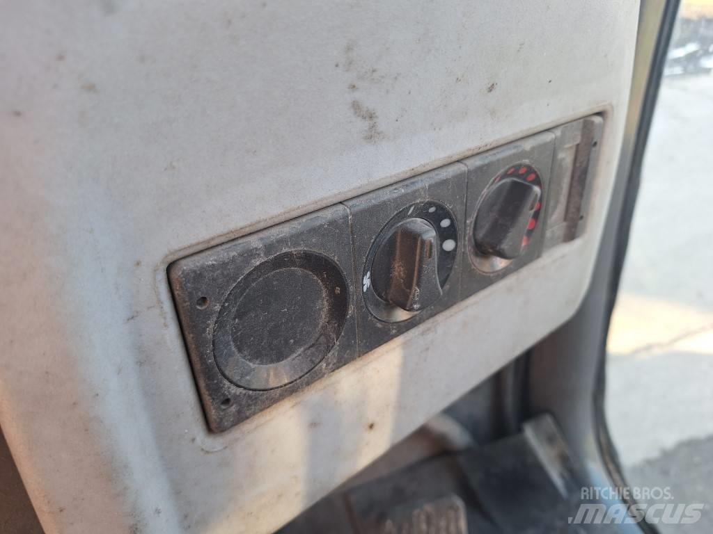 Hitachi ZW 75 Chargeuse sur pneus