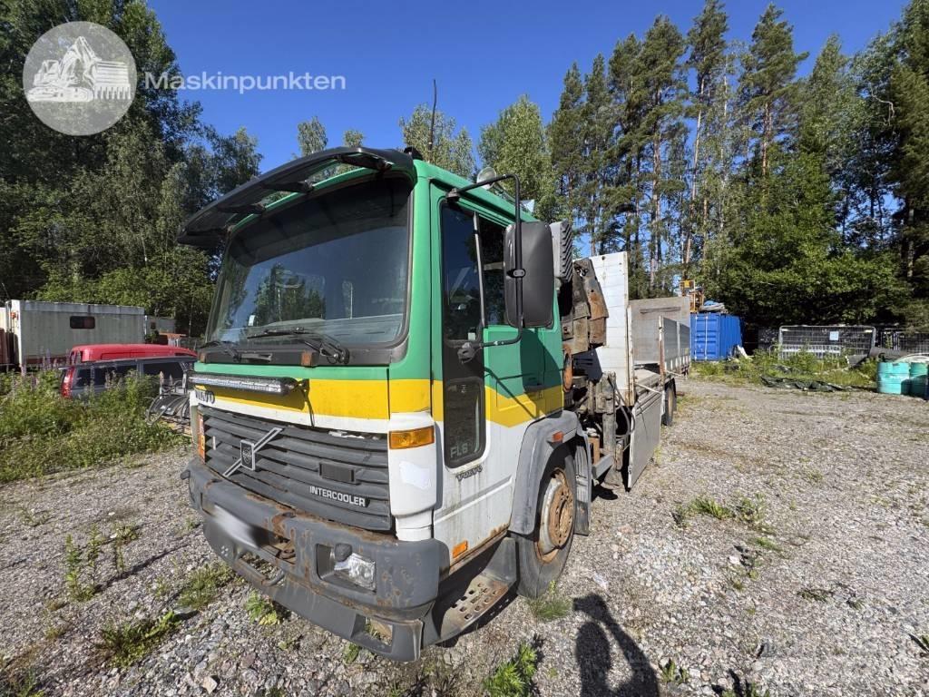 Volvo FL 614 Camion plateau ridelle avec grue