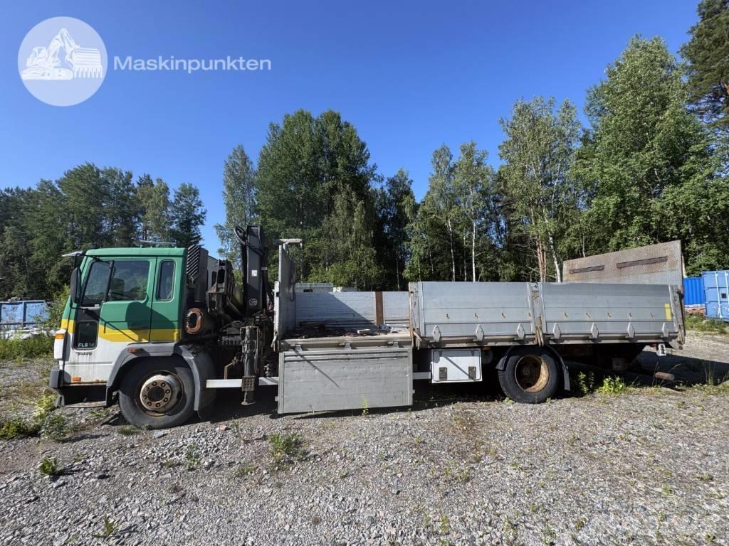 Volvo FL 614 Camion plateau ridelle avec grue