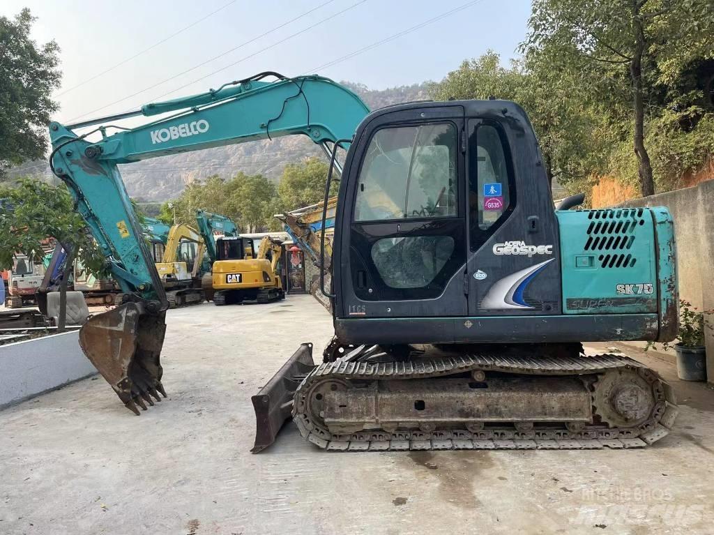 Kobelco SK 75 Pelle sur chenilles
