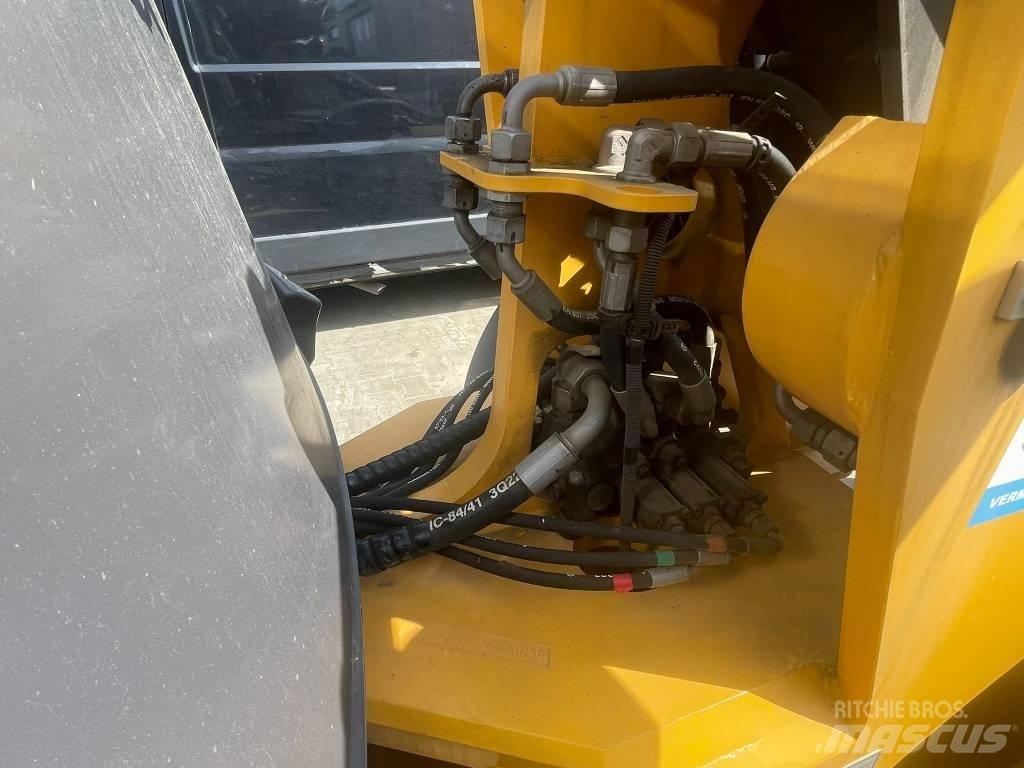 Mecalac AX 700 Chargeuse sur pneus