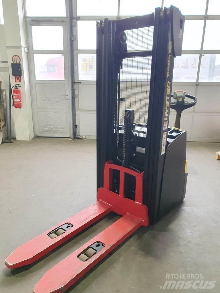 Hyster S 1.4 Gerbeur accompagnant