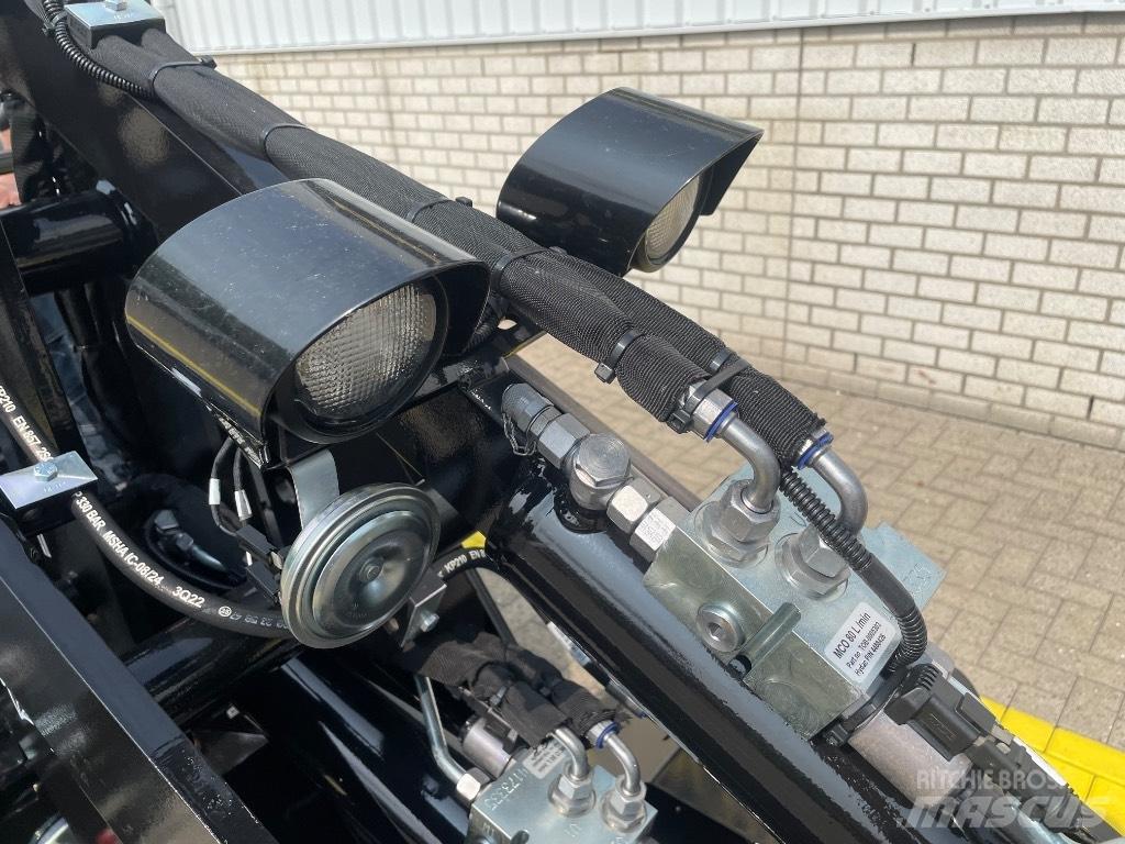 GiANT G 2200 E Chargeuse sur pneus