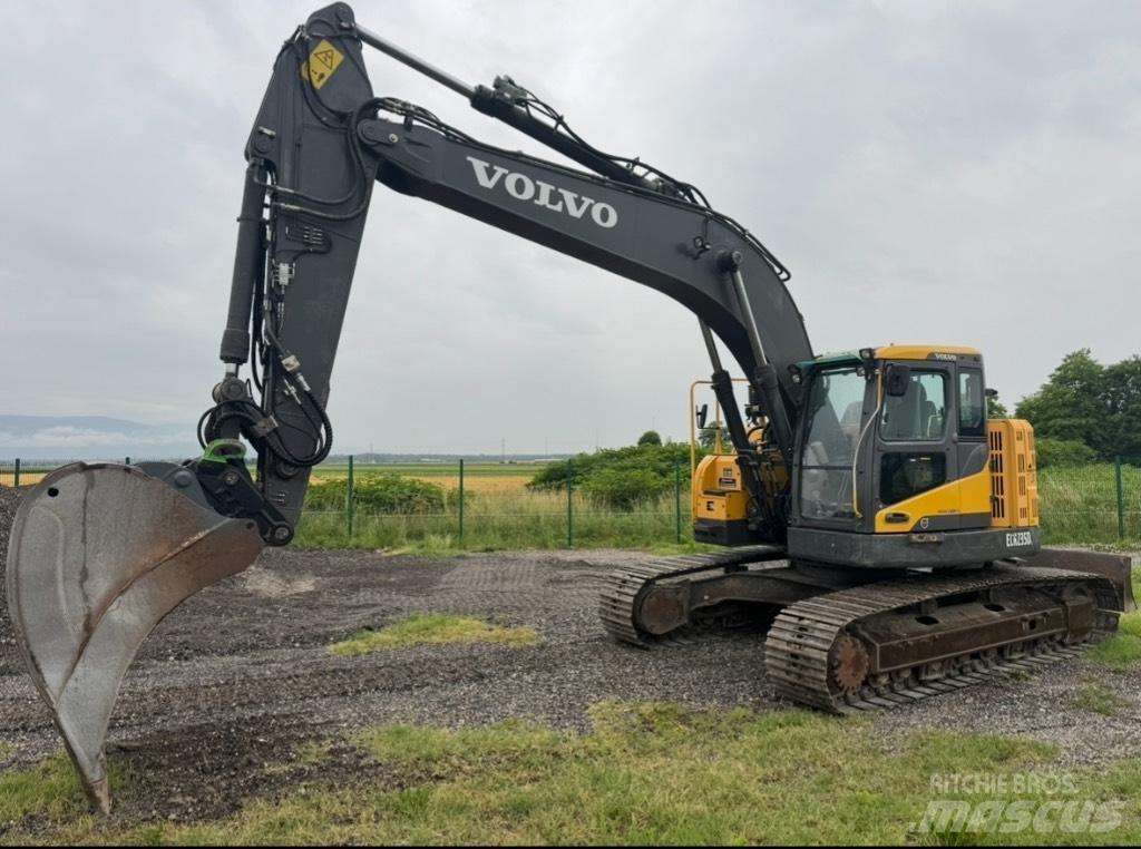 Volvo ECR235DL Pelle sur chenilles