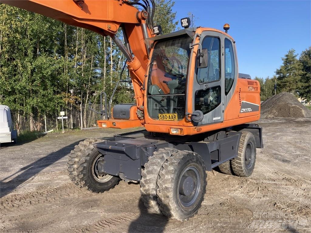 Doosan DX 170 W Pelle sur pneus