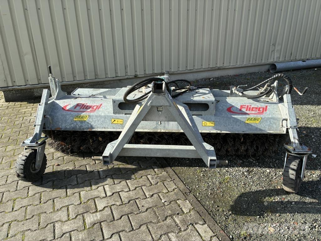 Fliegl KEH230/600 Balayeuse / Autolaveuse