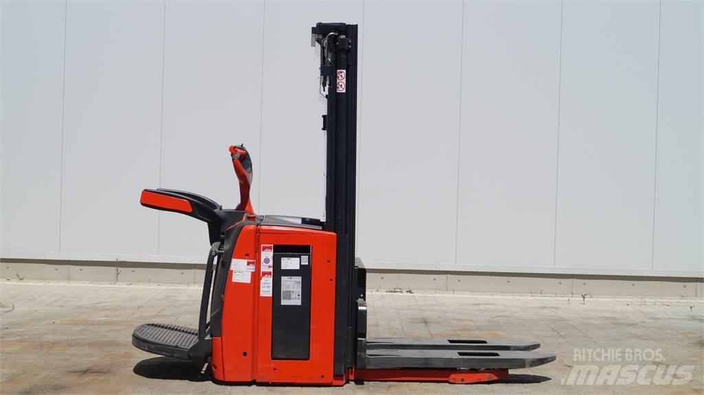 Linde L20APi Gerbeur accompagnant