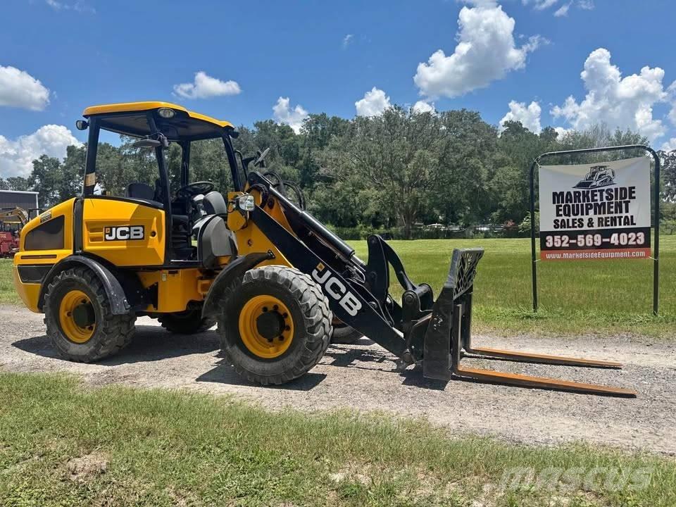 JCB 407 Chargeuse sur pneus