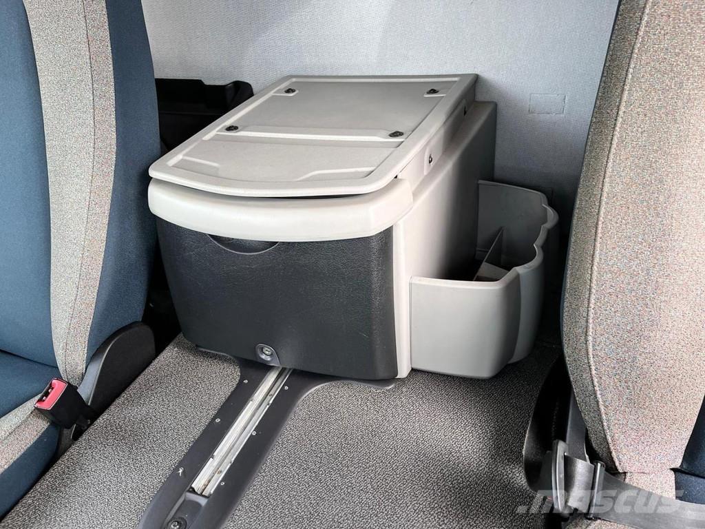 Volvo FL210 Camion Fourgon