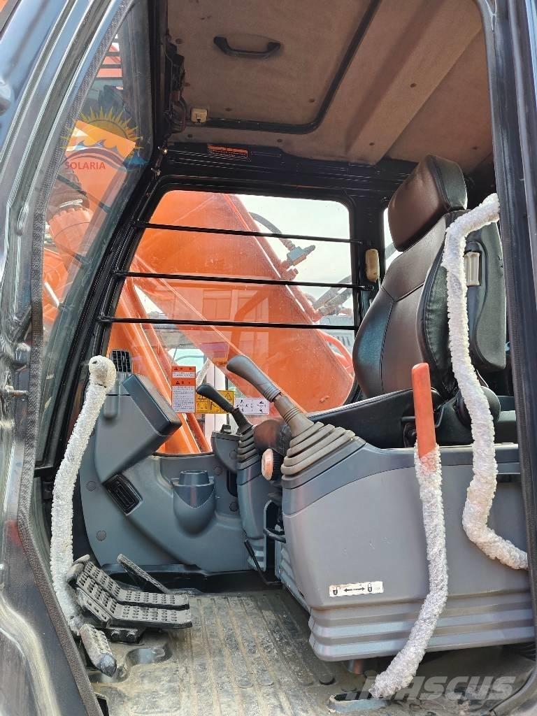 Hitachi ZX 200 Pelle sur chenilles