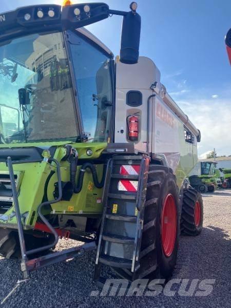 CLAAS TRION 750 Moissonneuse batteuse