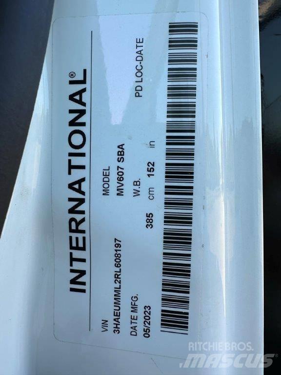 International MV Camion benne