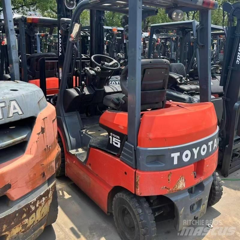 Toyota 15 Chariots élévateurs électriques