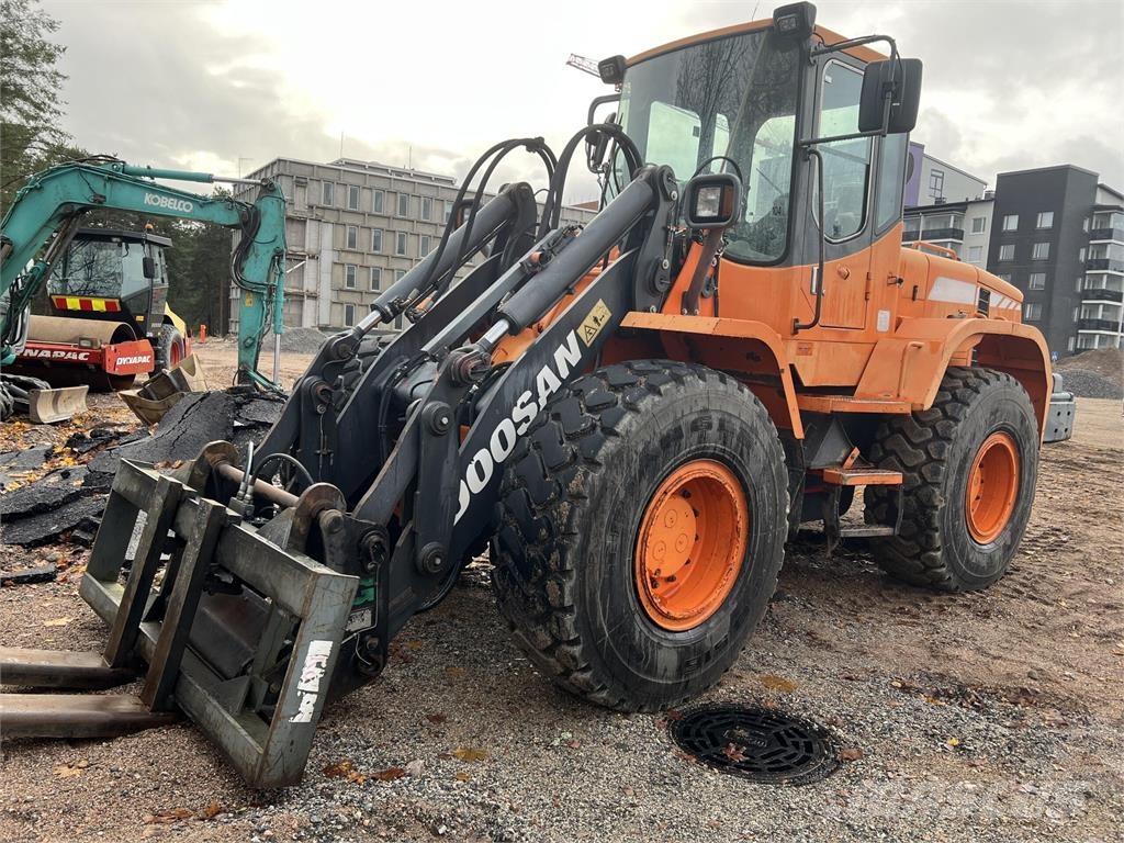 Doosan DL 200 Chargeuse sur pneus