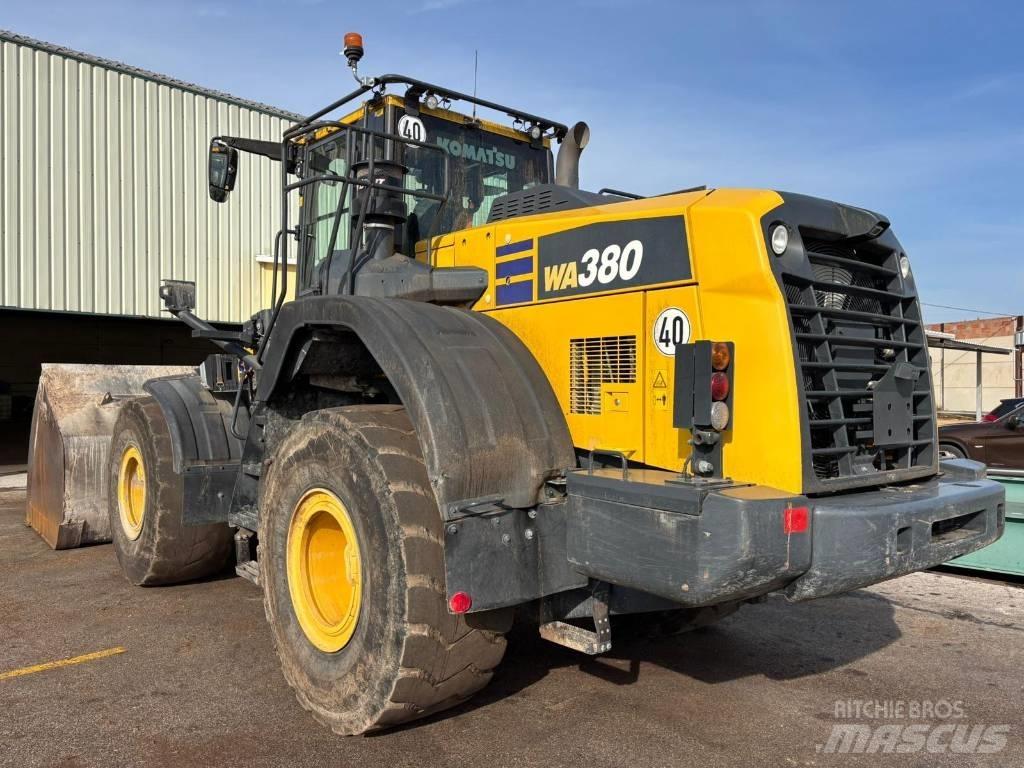 Komatsu WA 380-8 Chargeuse sur pneus