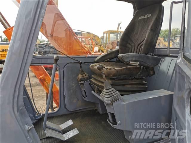 Hitachi EX 60 Pelle sur chenilles