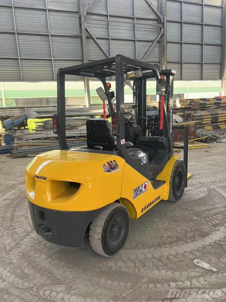 Komatsu FD 30 T-17 Chariots diesel