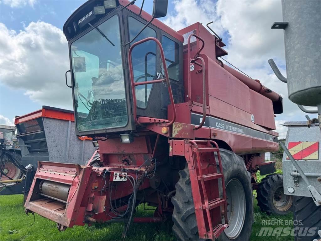 Case IH 1680 Axial Moissonneuse batteuse
