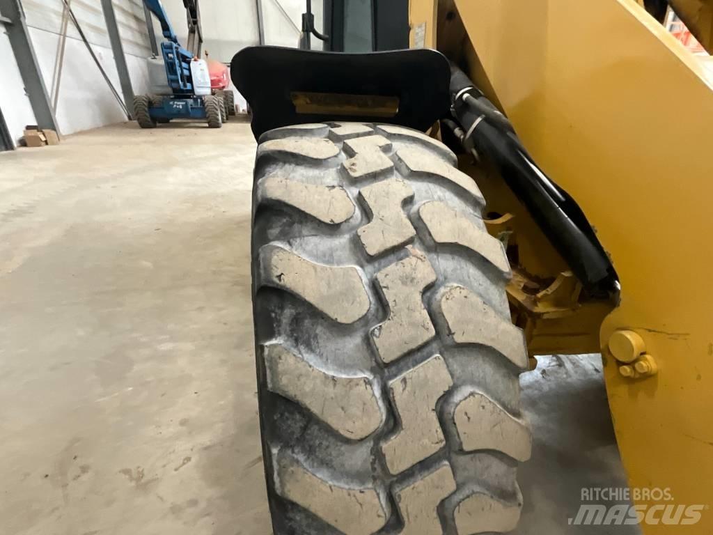CAT 908 H Chargeuse sur pneus