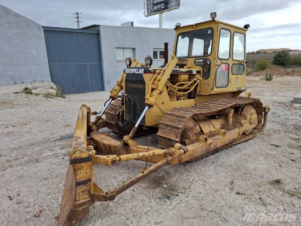 CAT D 4 D Bouteurs sur chenilles