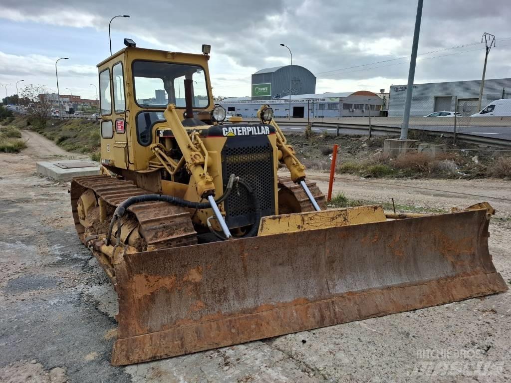 CAT D 4 D Bouteurs sur chenilles