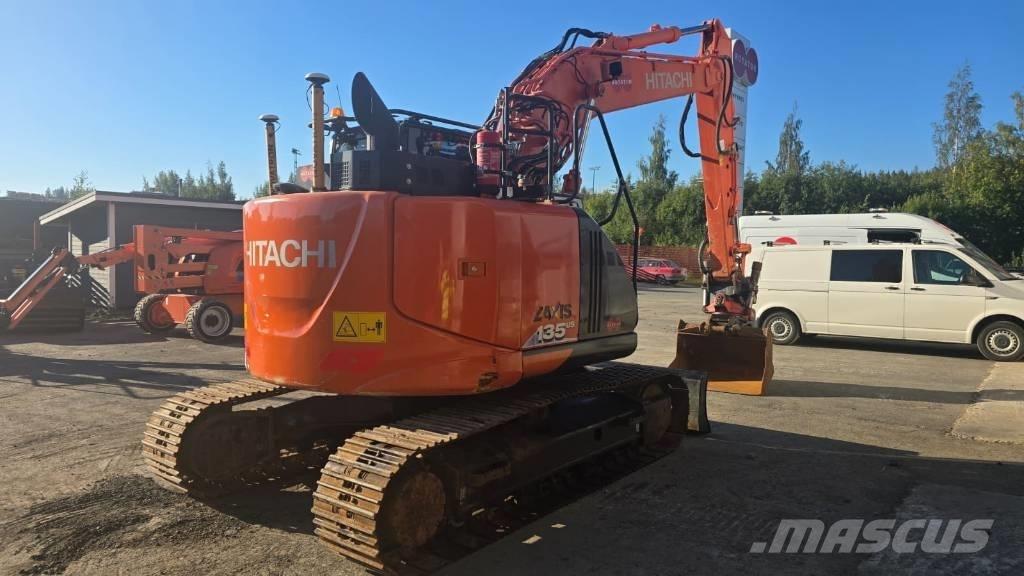 Hitachi ZX 135 US-6 Pelle sur chenilles