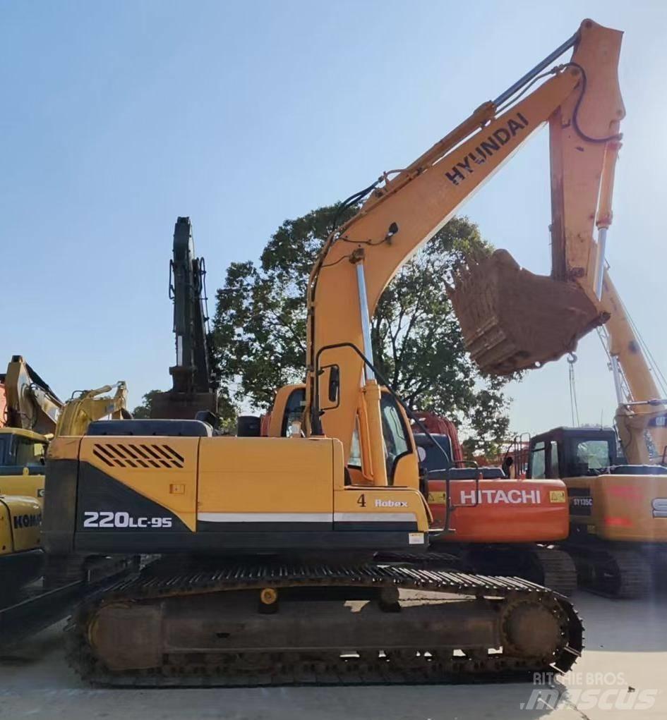 Hyundai R220LC-9S Pelle sur chenilles
