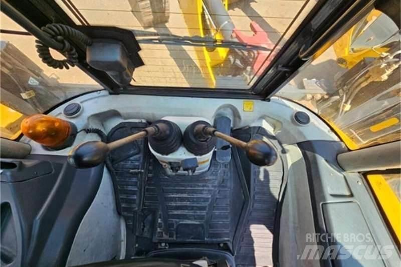 Dezzi CMI 4X4 TLB Tractopelle