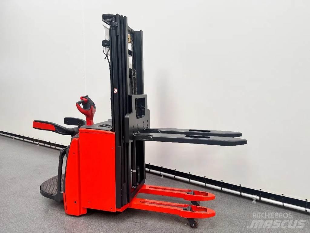 Linde L 14 AP Gerbeur accompagnant