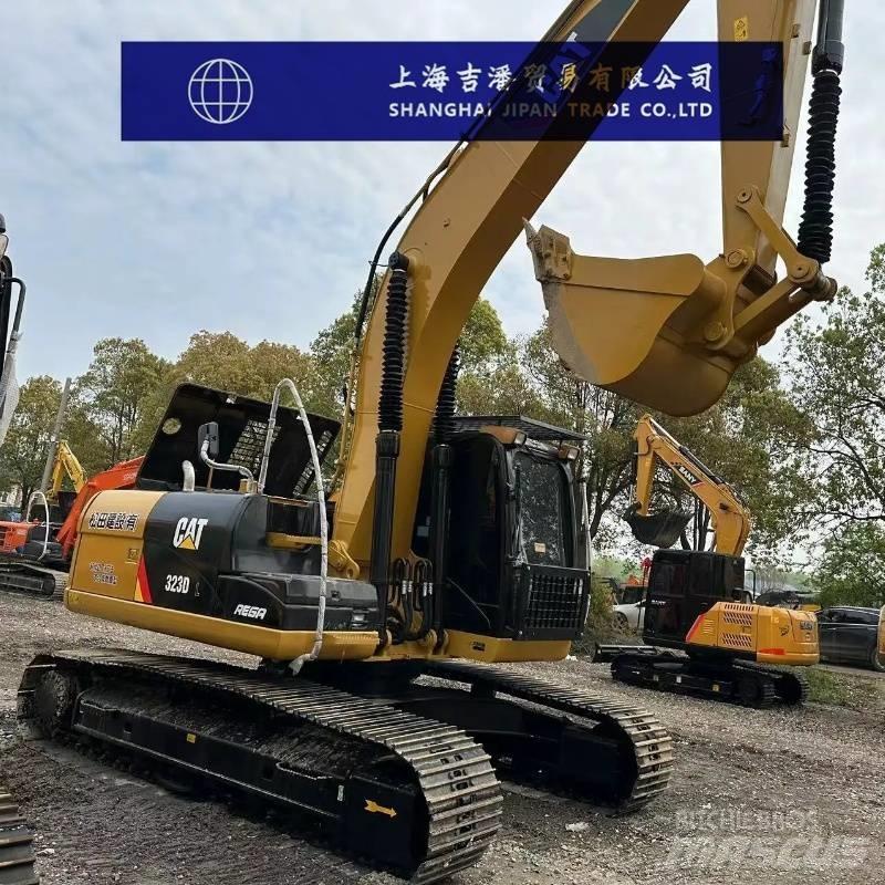 CAT 323 D Pelle sur chenilles
