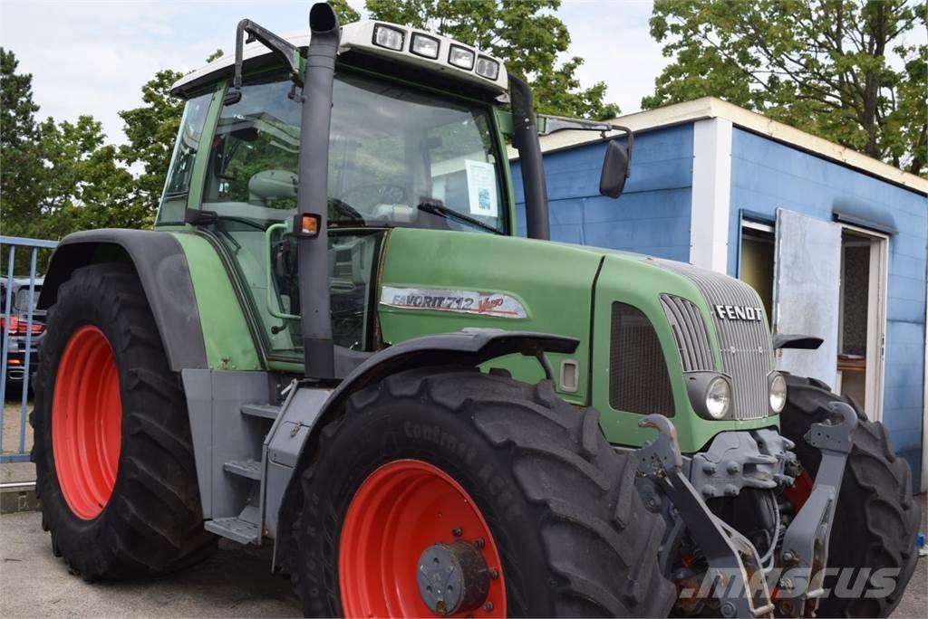 Fendt 712 Vario Tracteur