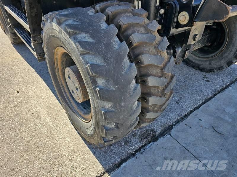 CAT M 320F Pelle sur pneus