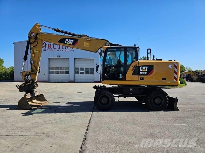 CAT M 320F Pelle sur pneus