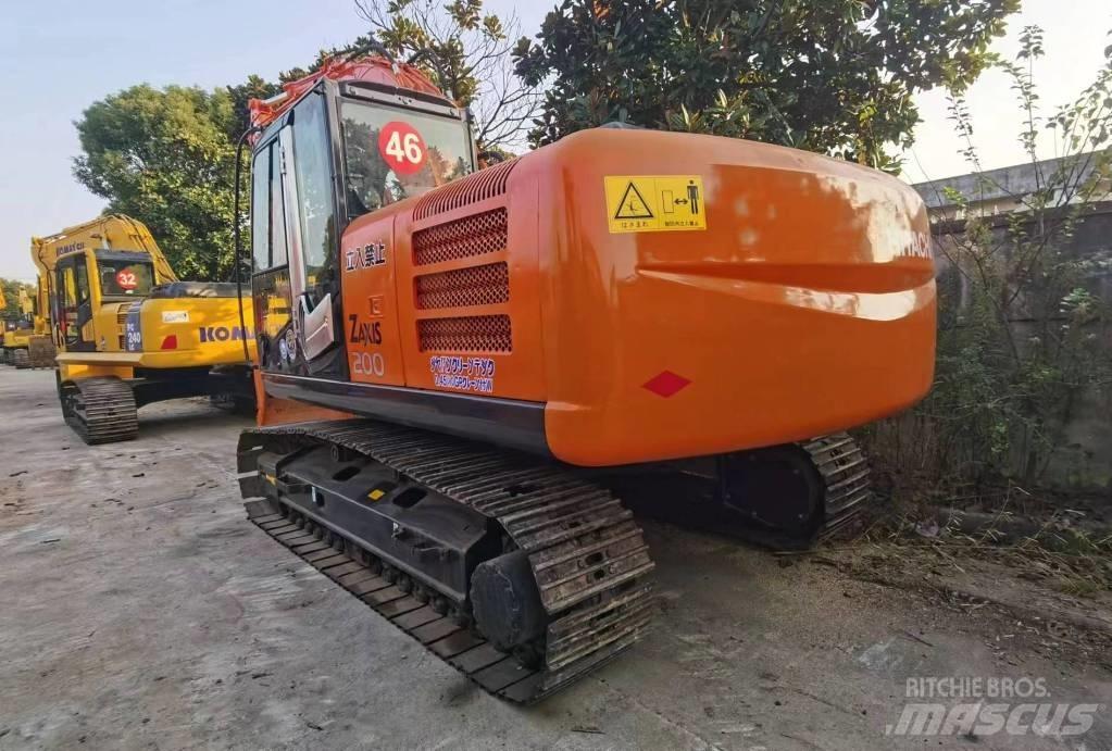 Hitachi ZX 200 Pelle sur chenilles