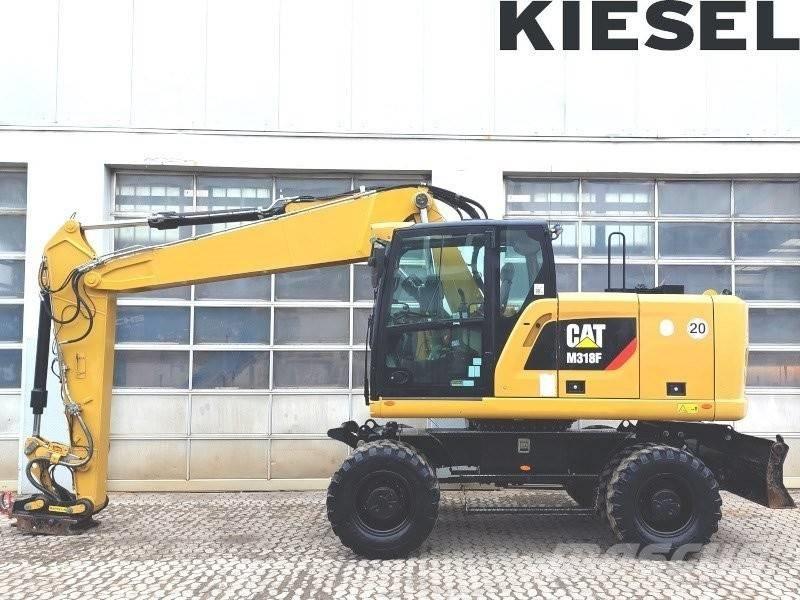 CAT M 318 F Pelle sur pneus