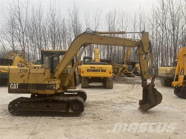 CAT E70B Pelle sur chenilles