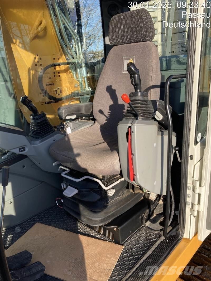 Liebherr R922 Pelle sur chenilles