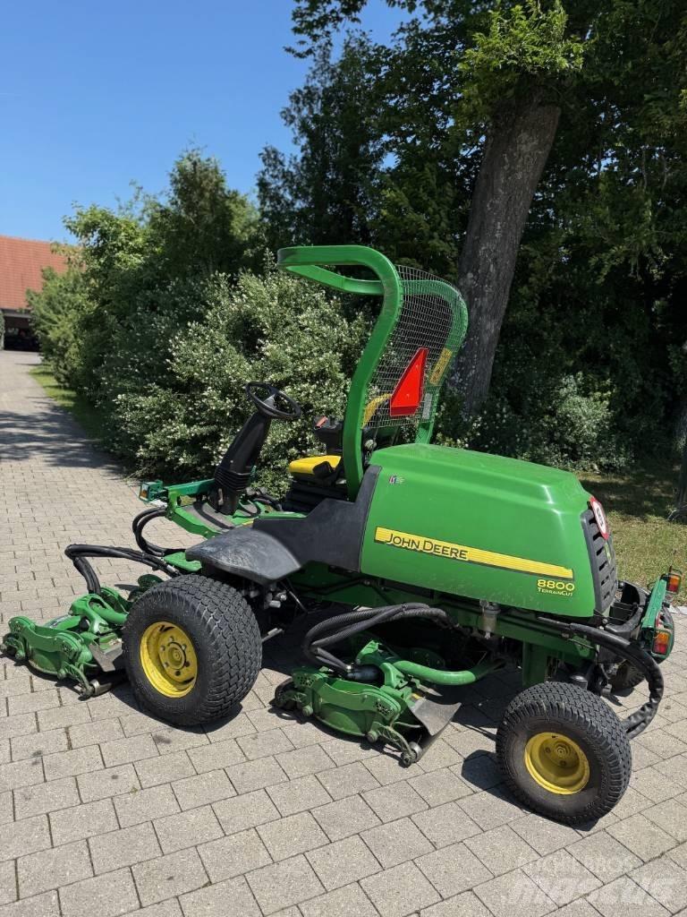 John Deere 8800 Tondeuses montées