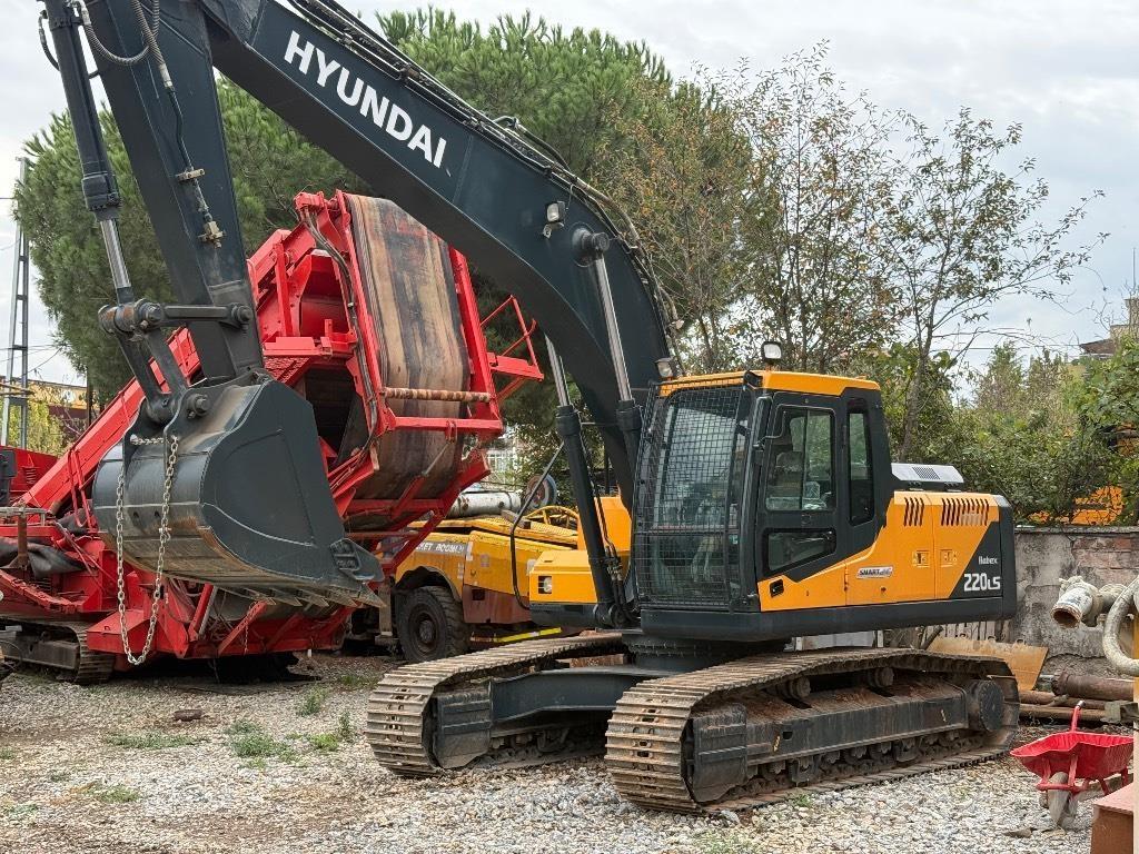 Hyundai Robex 220 LS Pelle sur chenilles