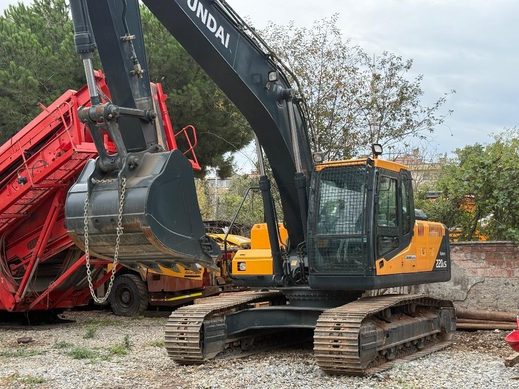 Hyundai Robex 220 LS Pelle sur chenilles