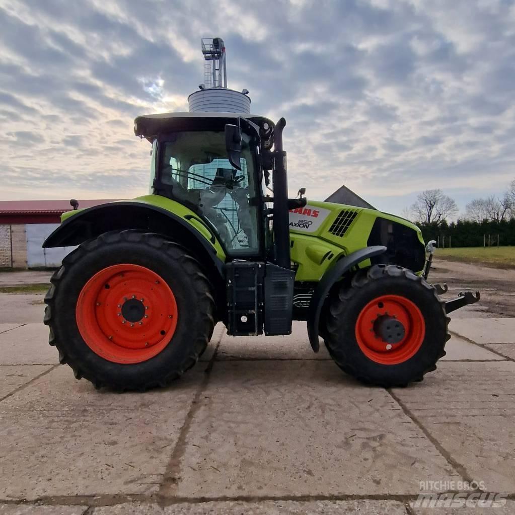 CLAAS Axion 850 Tracteur